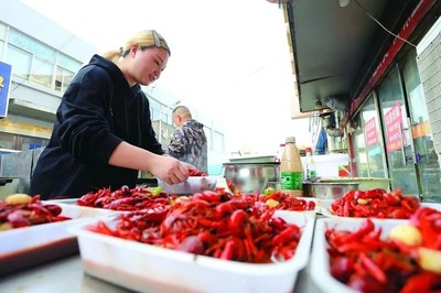 萬(wàn)人共饗龍蝦宴，一料入魂味無(wú)疆